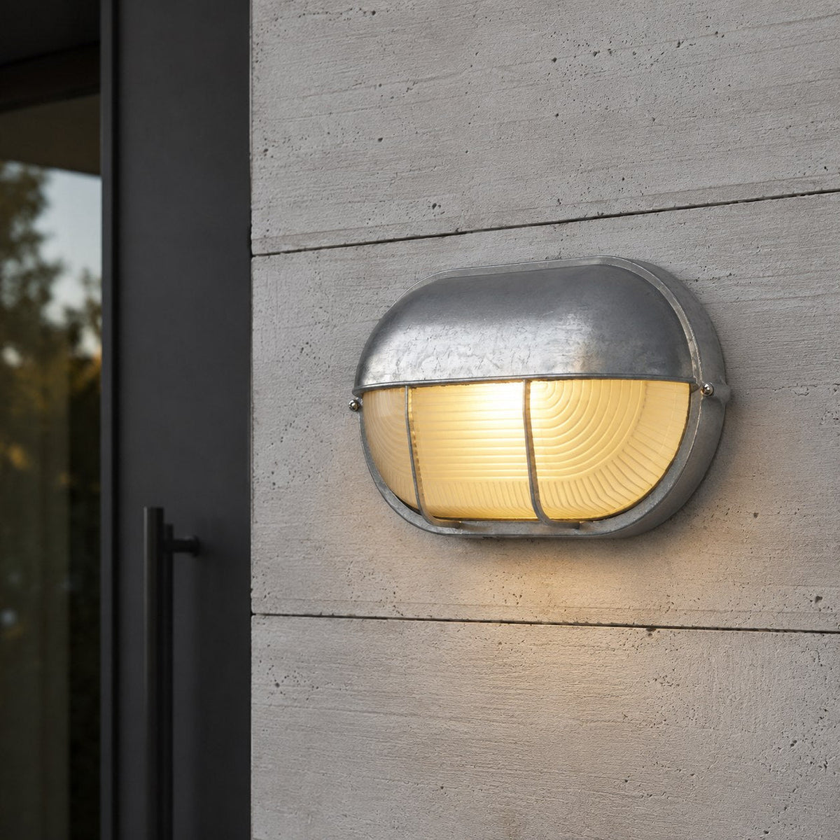 Modern Outdoor Wall Light Waterproof Aluminum LED Fixture for Patios Gardens Entryways