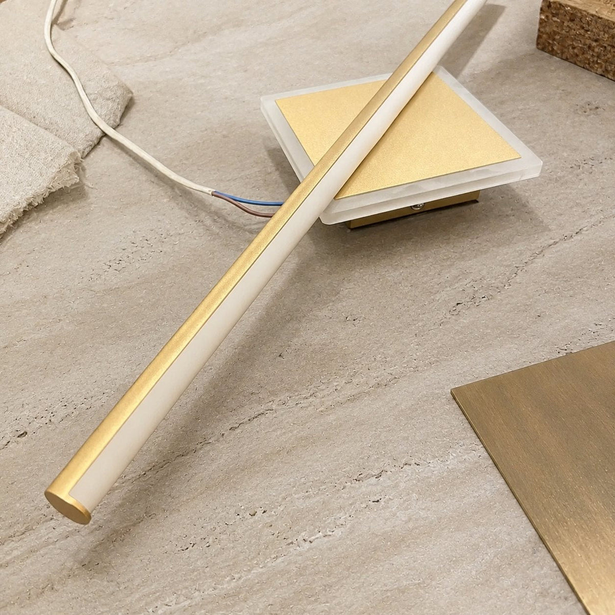 Geometric Diamond LED Vanity Wall Lamp Gold or Black 40–80cm