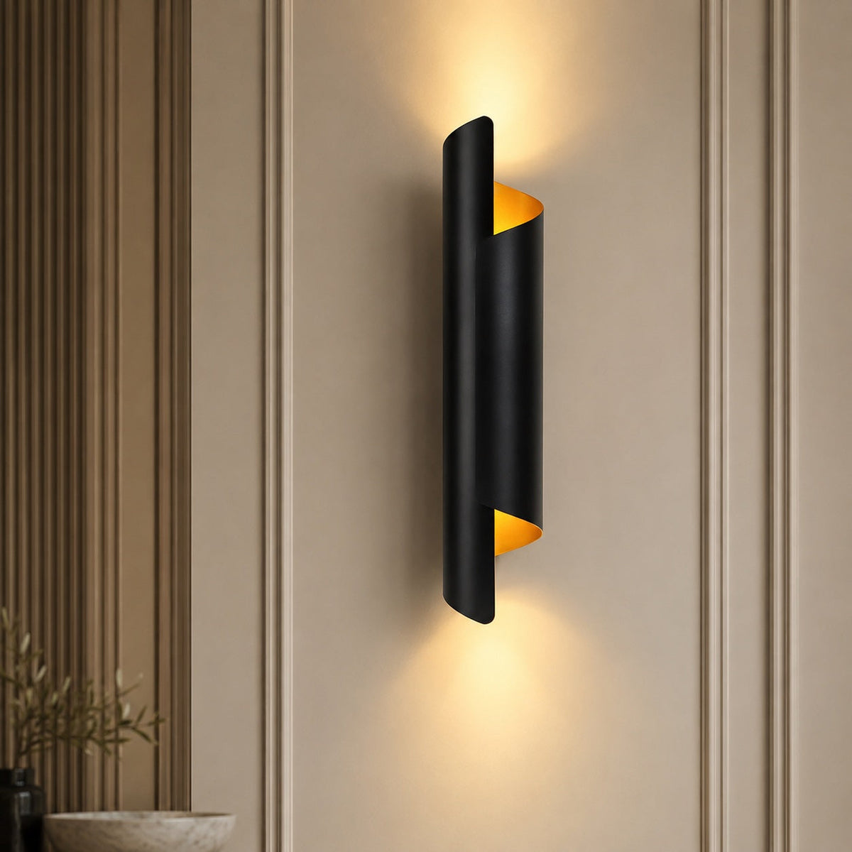 Minimalist Metal Wall Sconce Wall Mounted LED Light