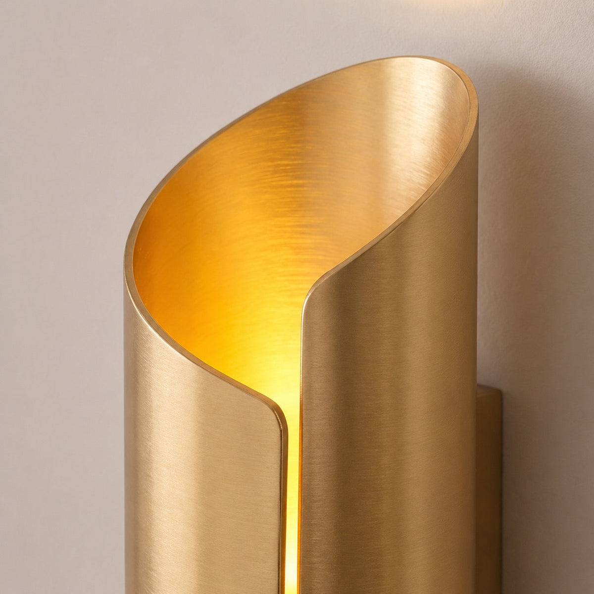 Minimalist Metal Wall Sconce Wall Mounted LED Light