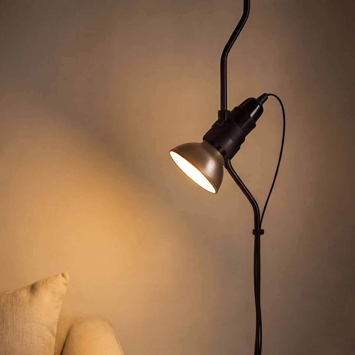 Floor-to-Ceiling Tension Floor Lamp Adjustable Spotlight