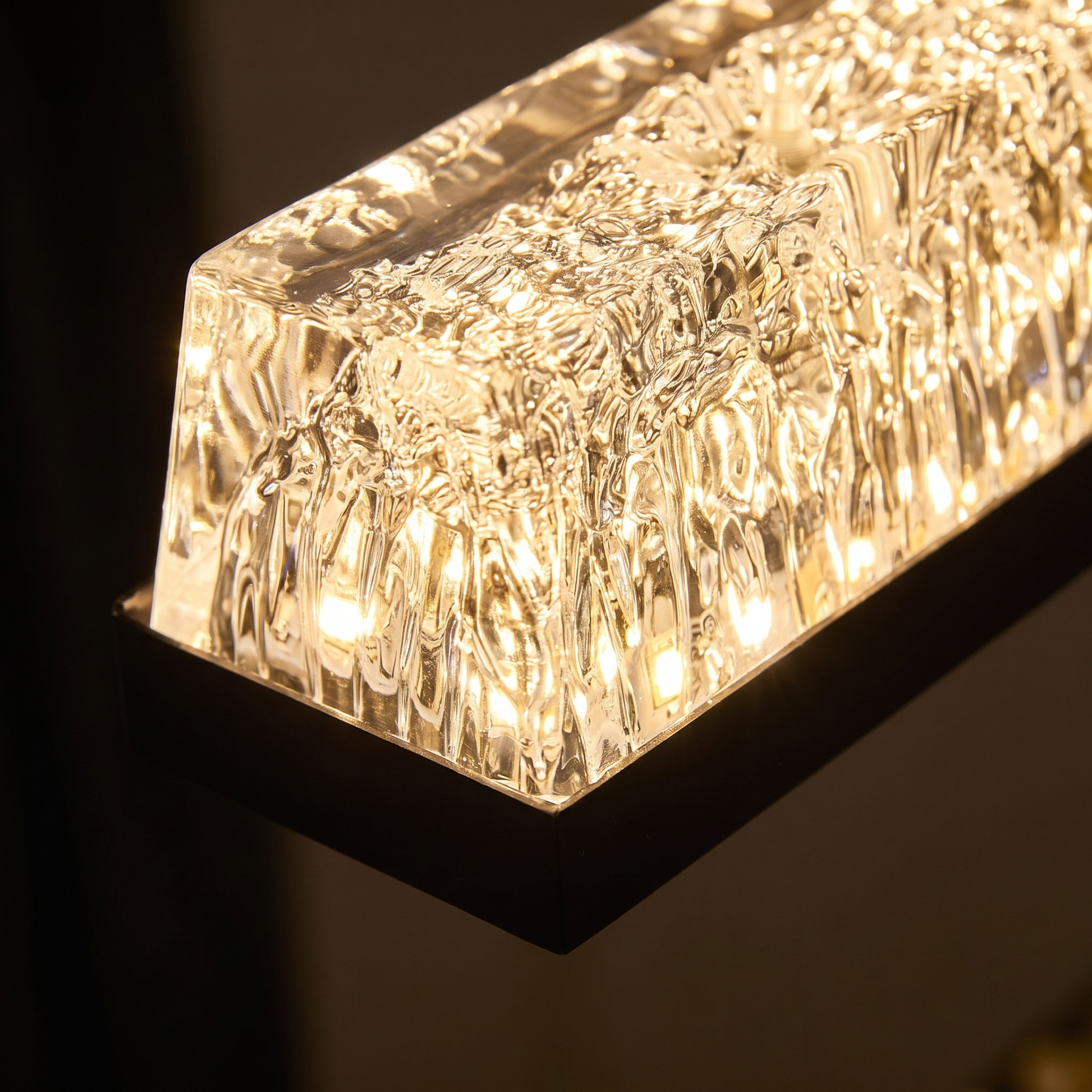 PFC8097157316683_blackbase_brightcrystal